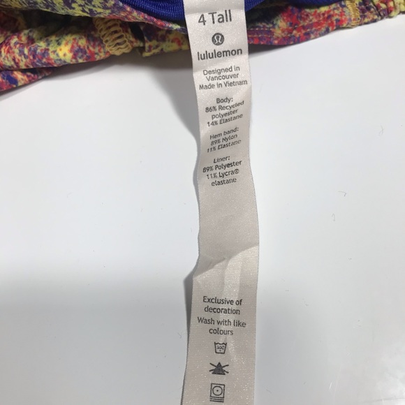 Lululemon shorts size 4 Like new - Picture 4 of 8